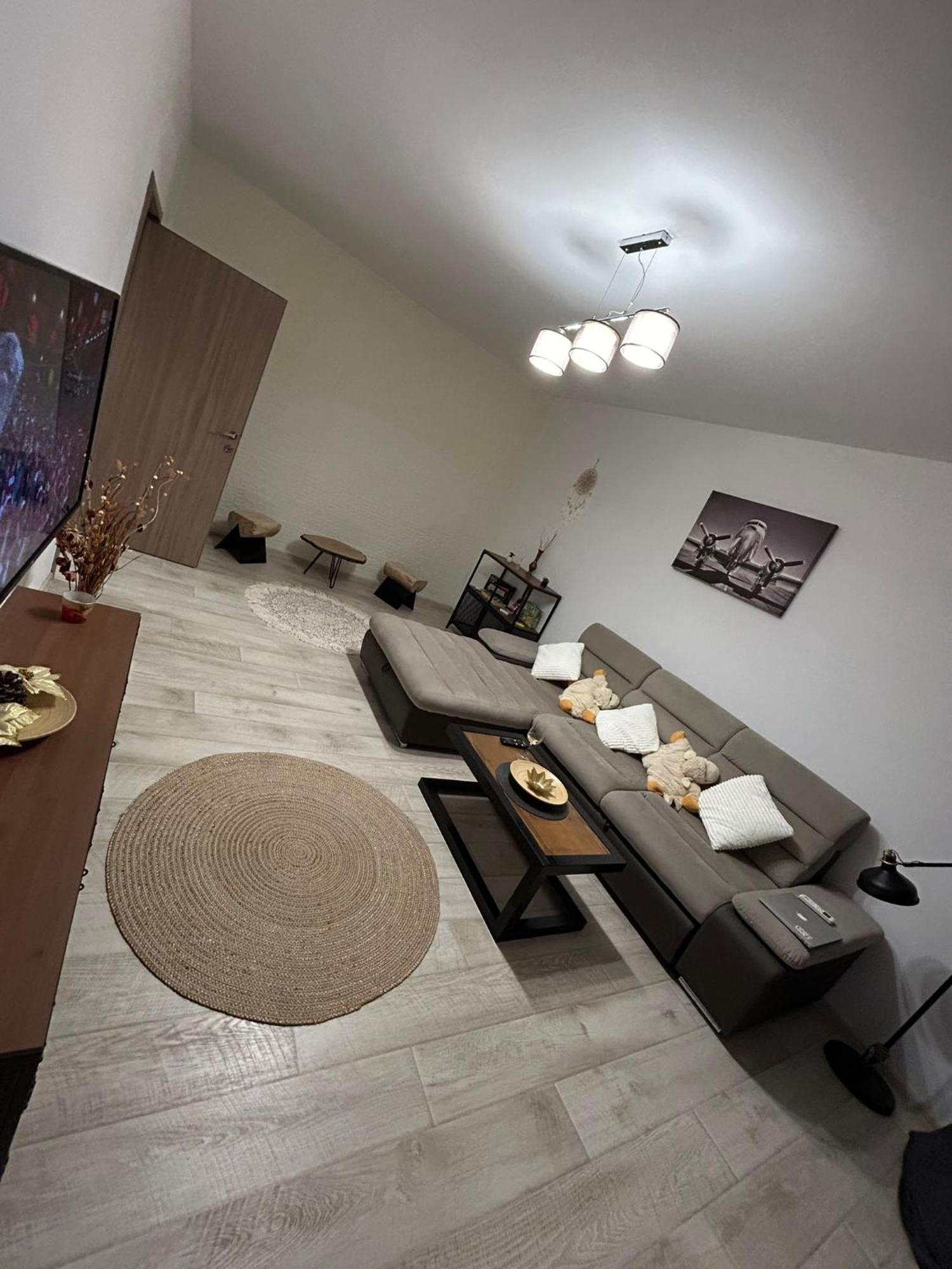 Cozy Apartment 130E By Plaza Bucureşti Ngoại thất bức ảnh